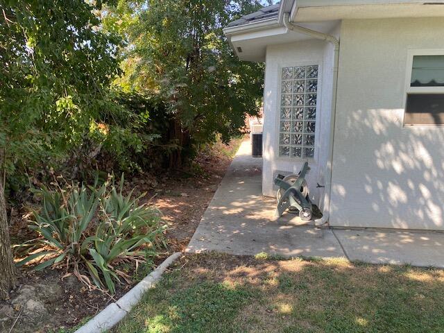 1110 Grove Dr, Tulare, CA 93274