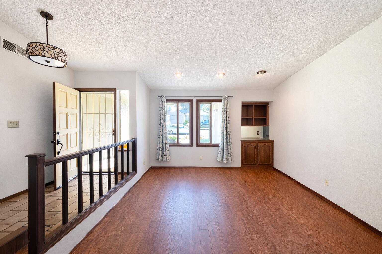 2020 E Four Creeks Ct, Visalia, CA 93292