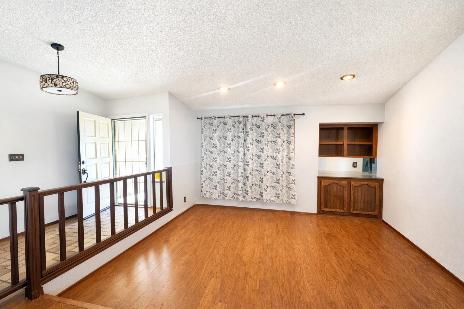 2020 E Four Creeks Ct, Visalia, CA 93292