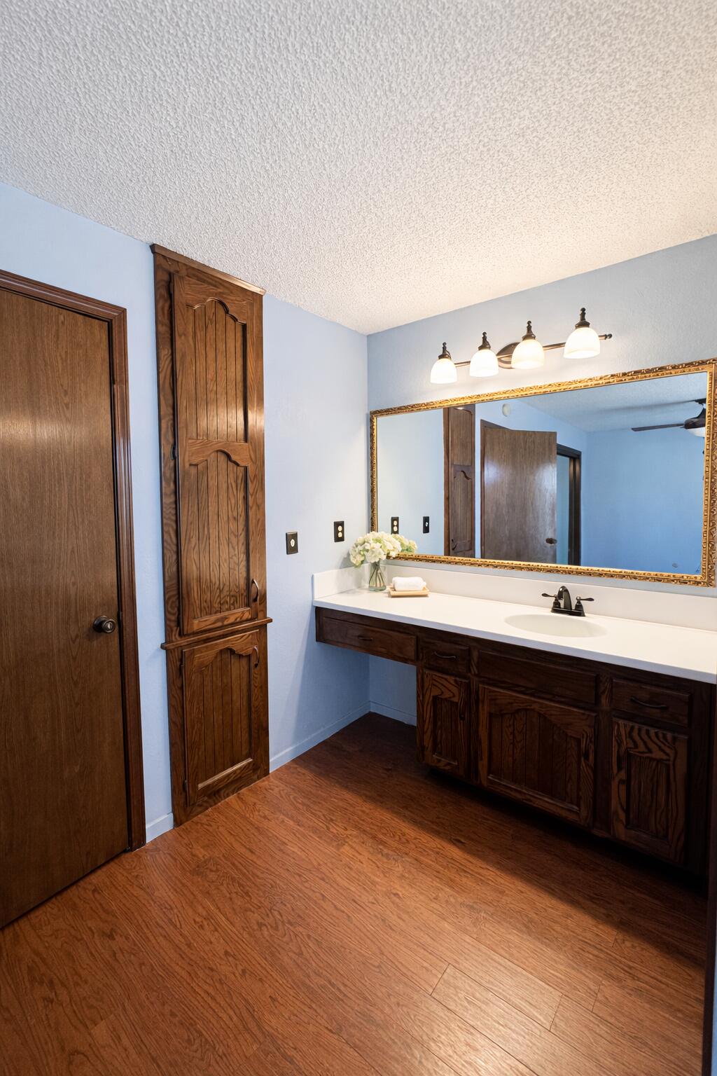 2020 E Four Creeks Ct, Visalia, CA 93292