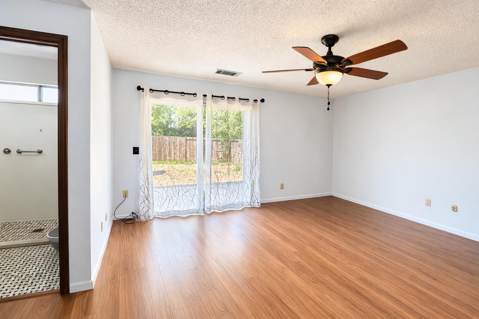 2020 E Four Creeks Ct, Visalia, CA 93292