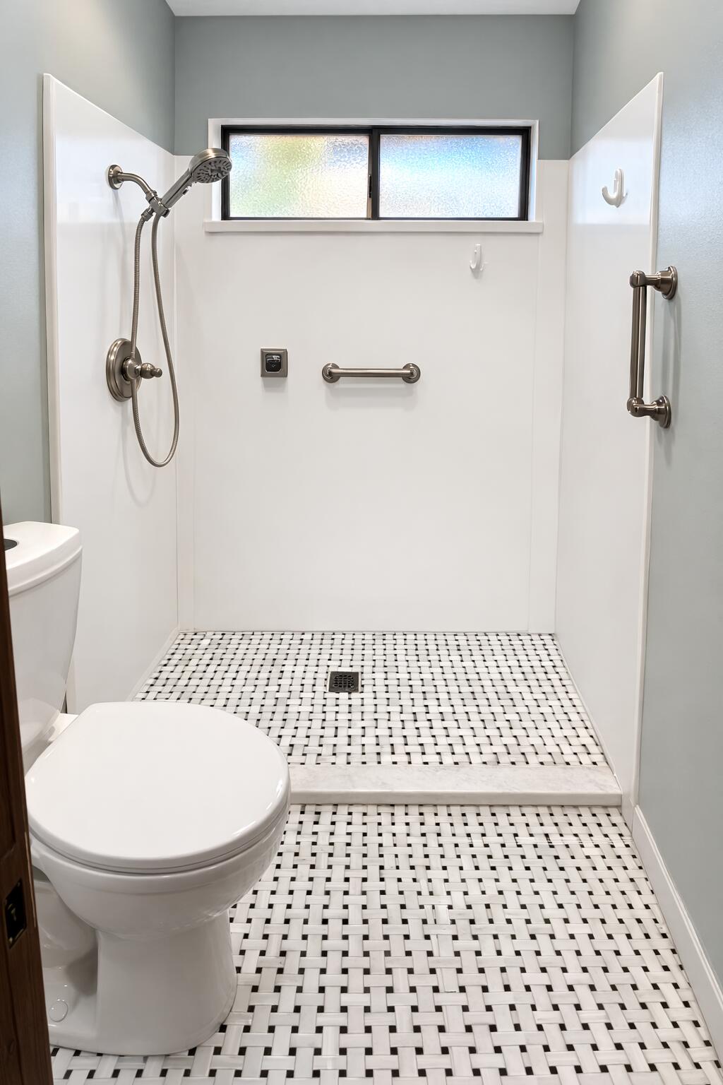 2020 E Four Creeks Ct, Visalia, CA 93292