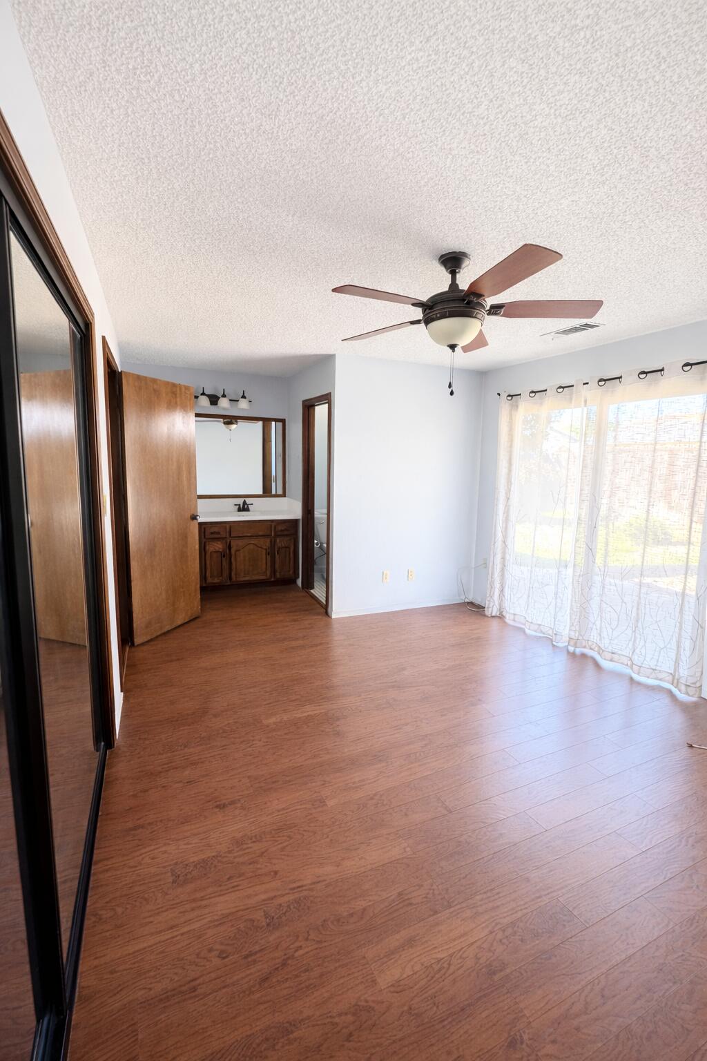 2020 E Four Creeks Ct, Visalia, CA 93292