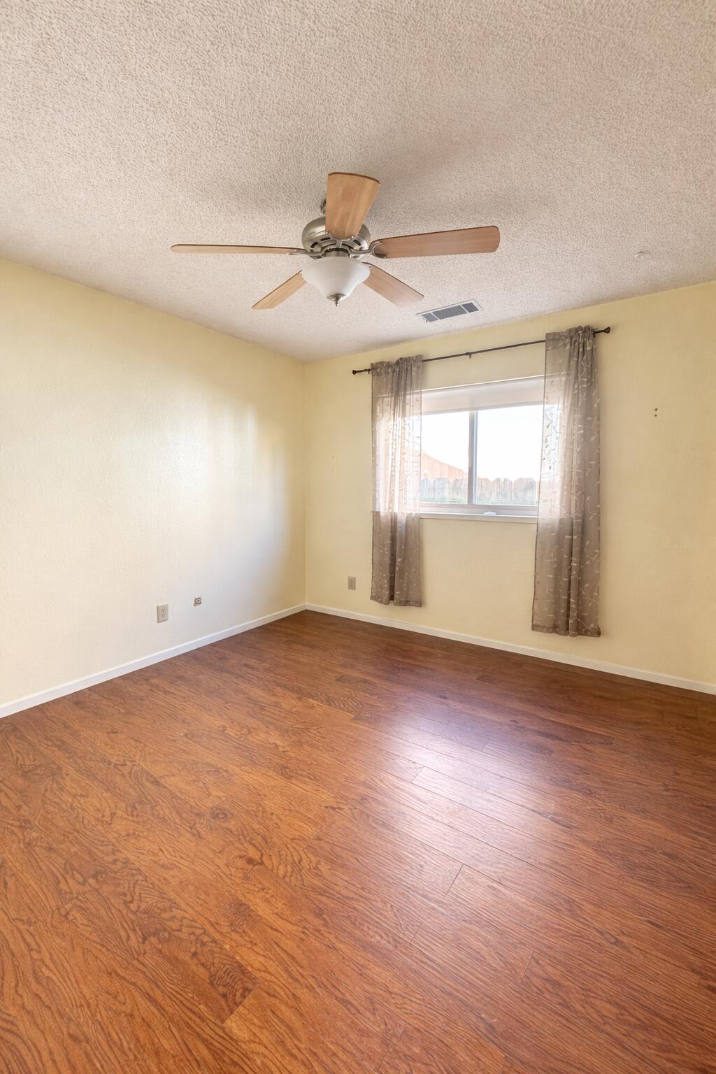 2020 E Four Creeks Ct, Visalia, CA 93292