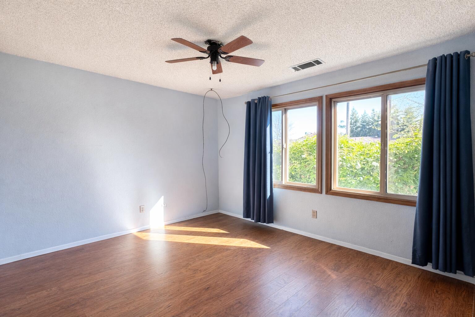 2020 E Four Creeks Ct, Visalia, CA 93292