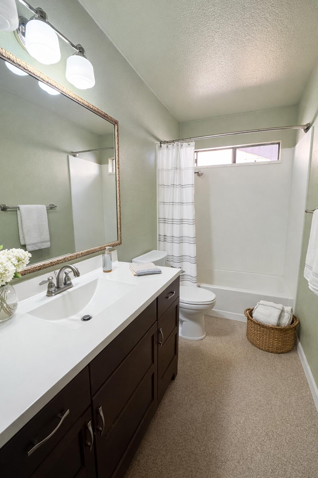 2020 E Four Creeks Ct, Visalia, CA 93292