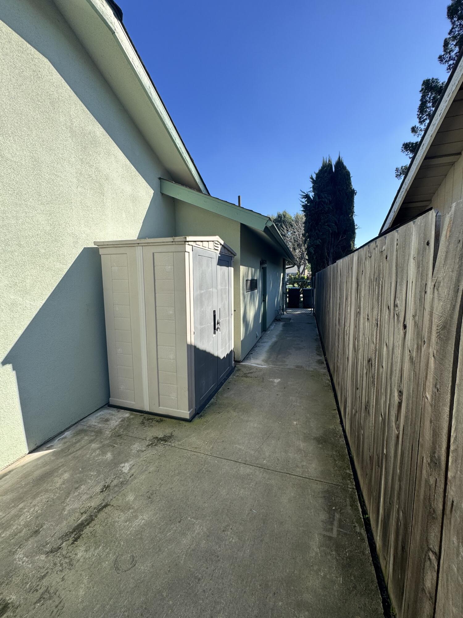 2020 E Four Creeks Ct, Visalia, CA 93292