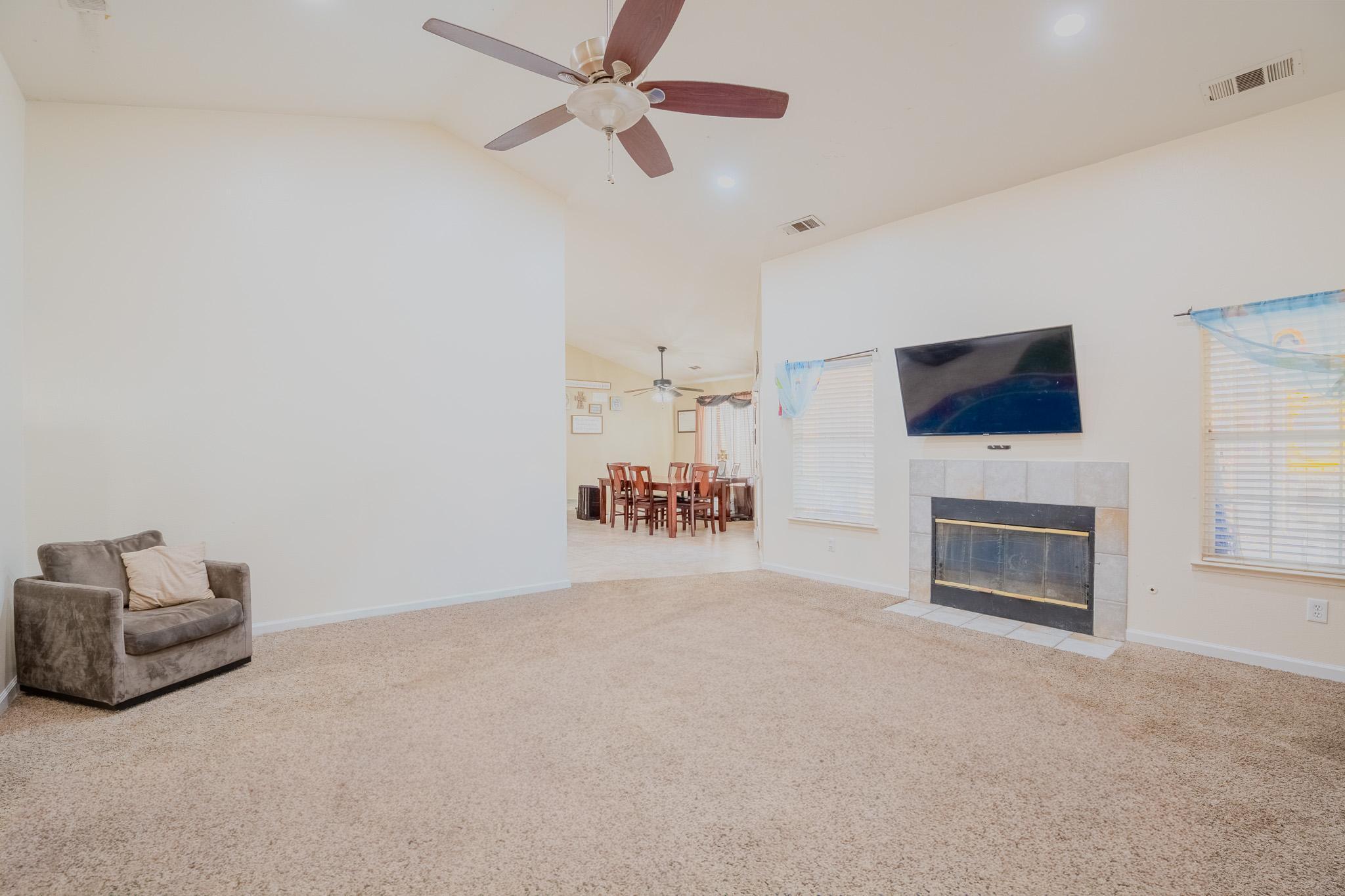 3931 E Elowin Ave, Visalia, CA 93292