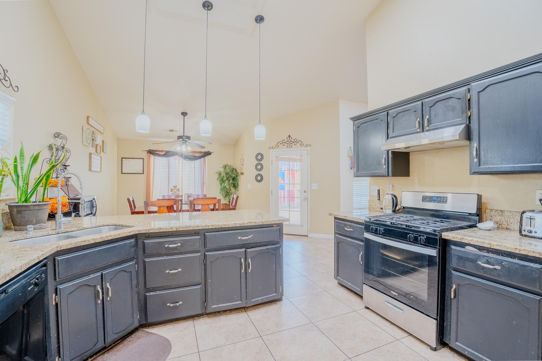 3931 E Elowin Ave, Visalia, CA 93292