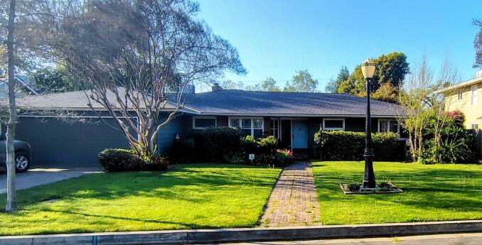 1517 W Kaweah Ave, Visalia, CA 93277