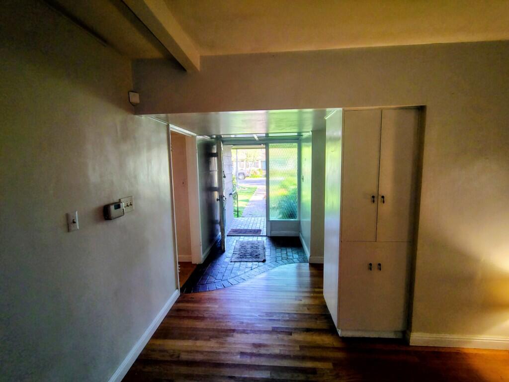 1517 W Kaweah Ave, Visalia, CA 93277