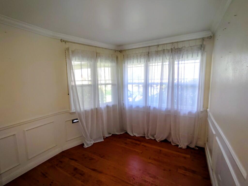 1517 W Kaweah Ave, Visalia, CA 93277