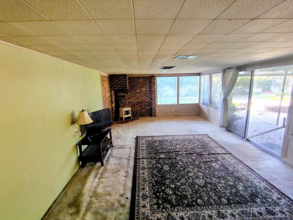 1517 W Kaweah Ave, Visalia, CA 93277