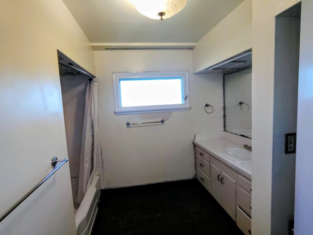 1517 W Kaweah Ave, Visalia, CA 93277