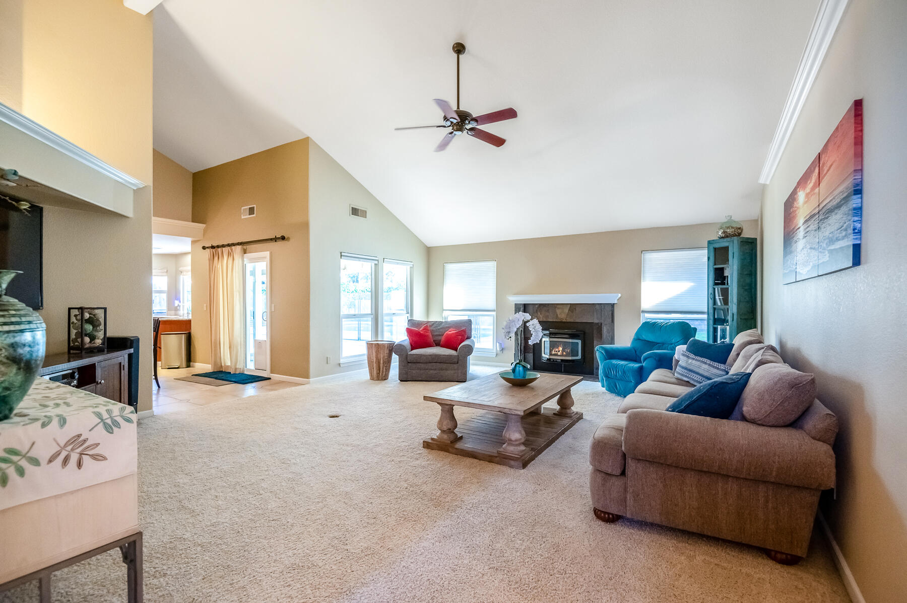 6001 W Mary Ct, Visalia, CA 93277