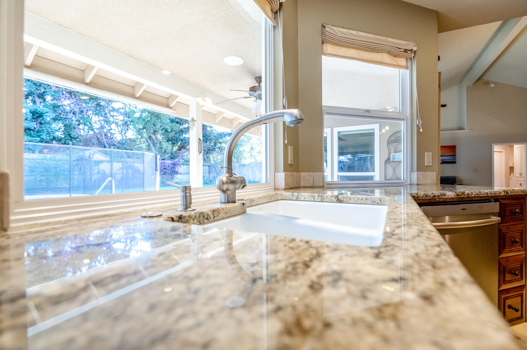 6001 W Mary Ct, Visalia, CA 93277