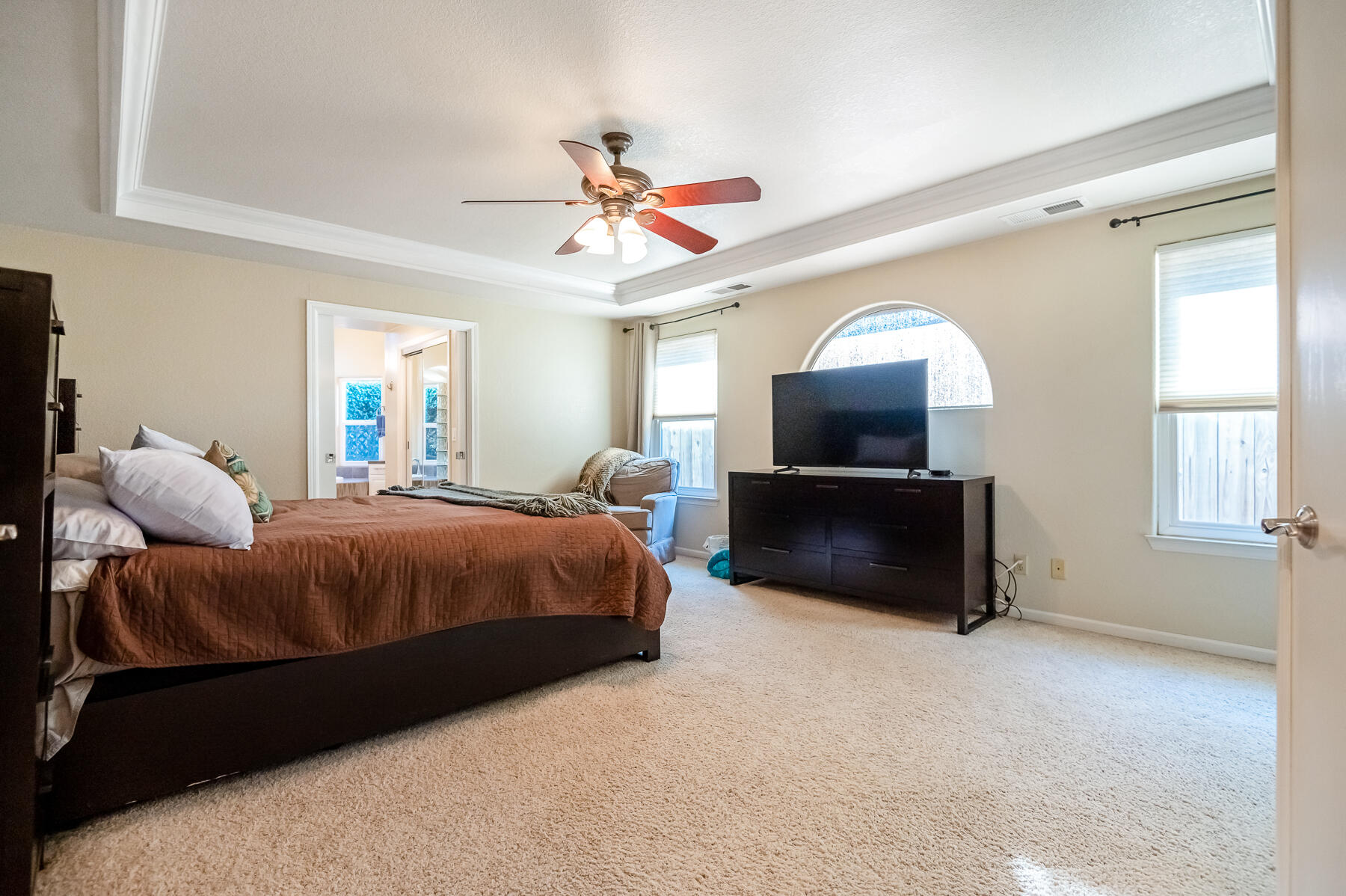 6001 W Mary Ct, Visalia, CA 93277