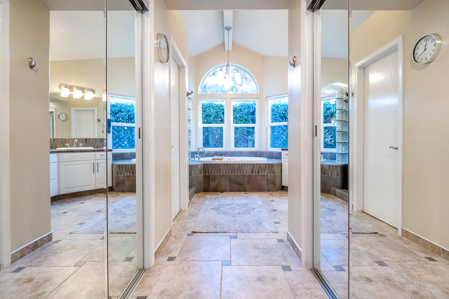 6001 W Mary Ct, Visalia, CA 93277