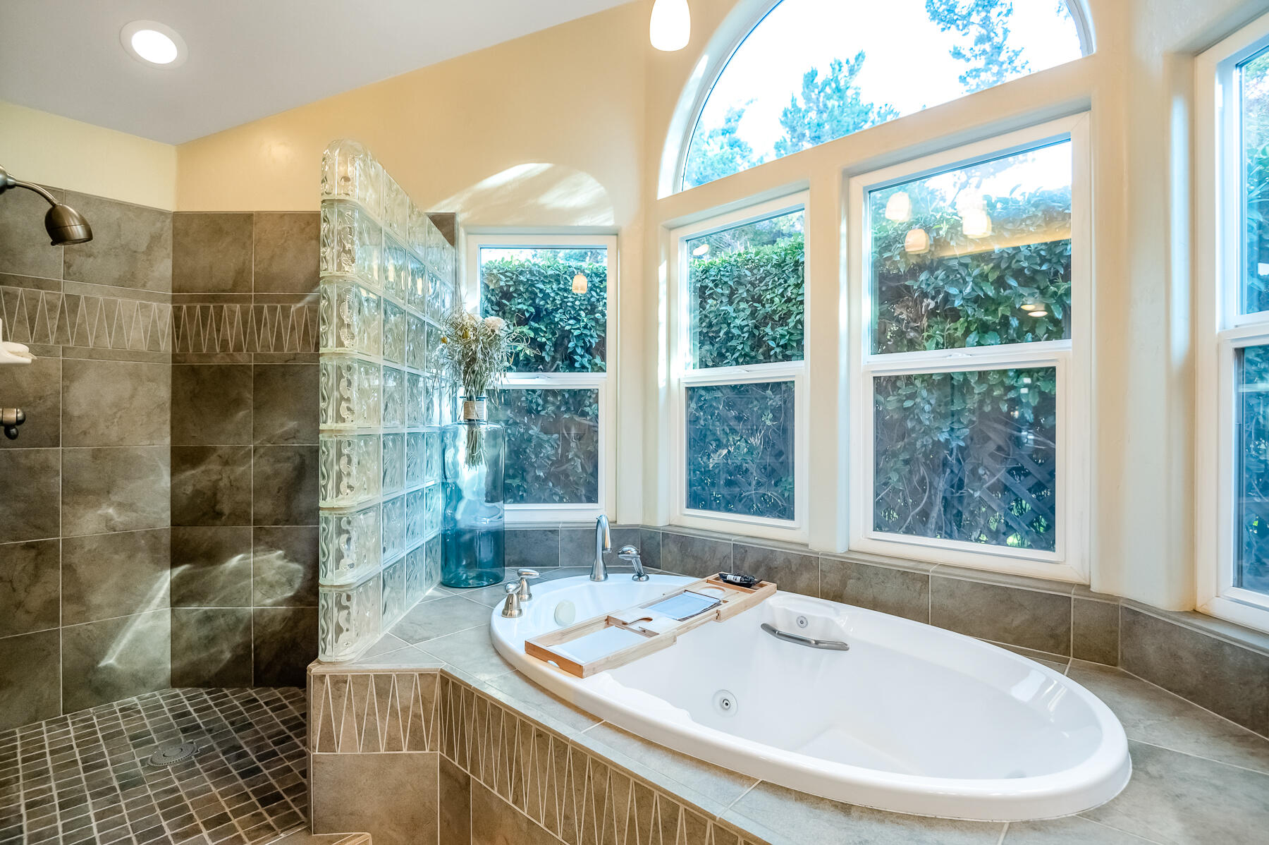 6001 W Mary Ct, Visalia, CA 93277