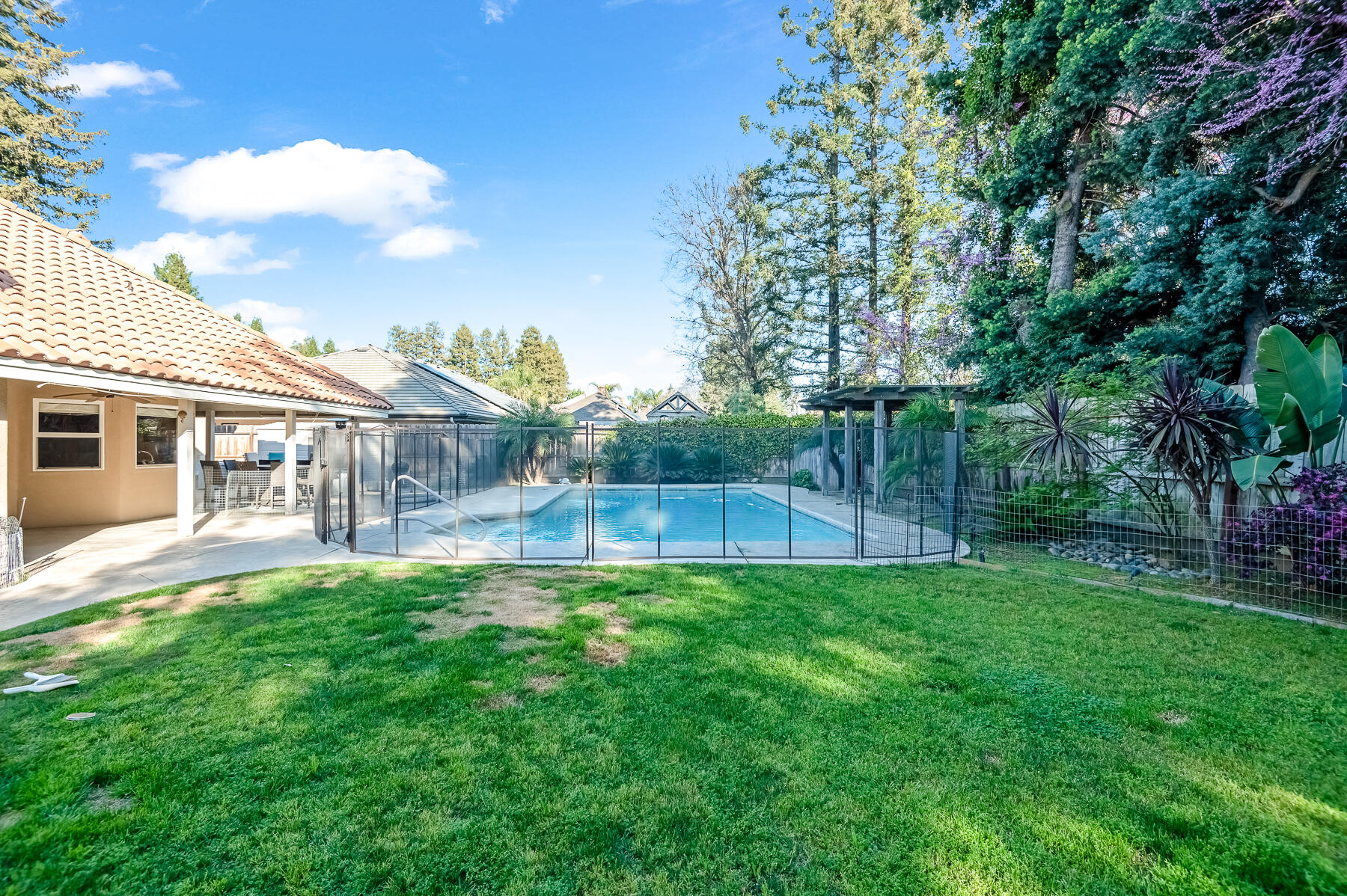 6001 W Mary Ct, Visalia, CA 93277