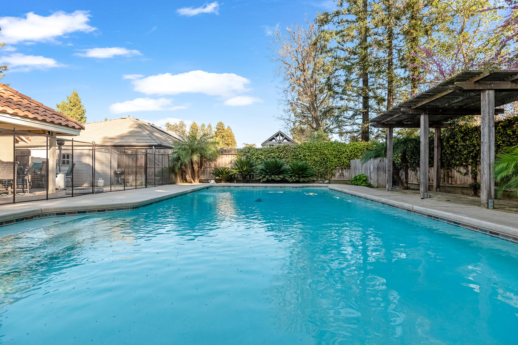 6001 W Mary Ct, Visalia, CA 93277