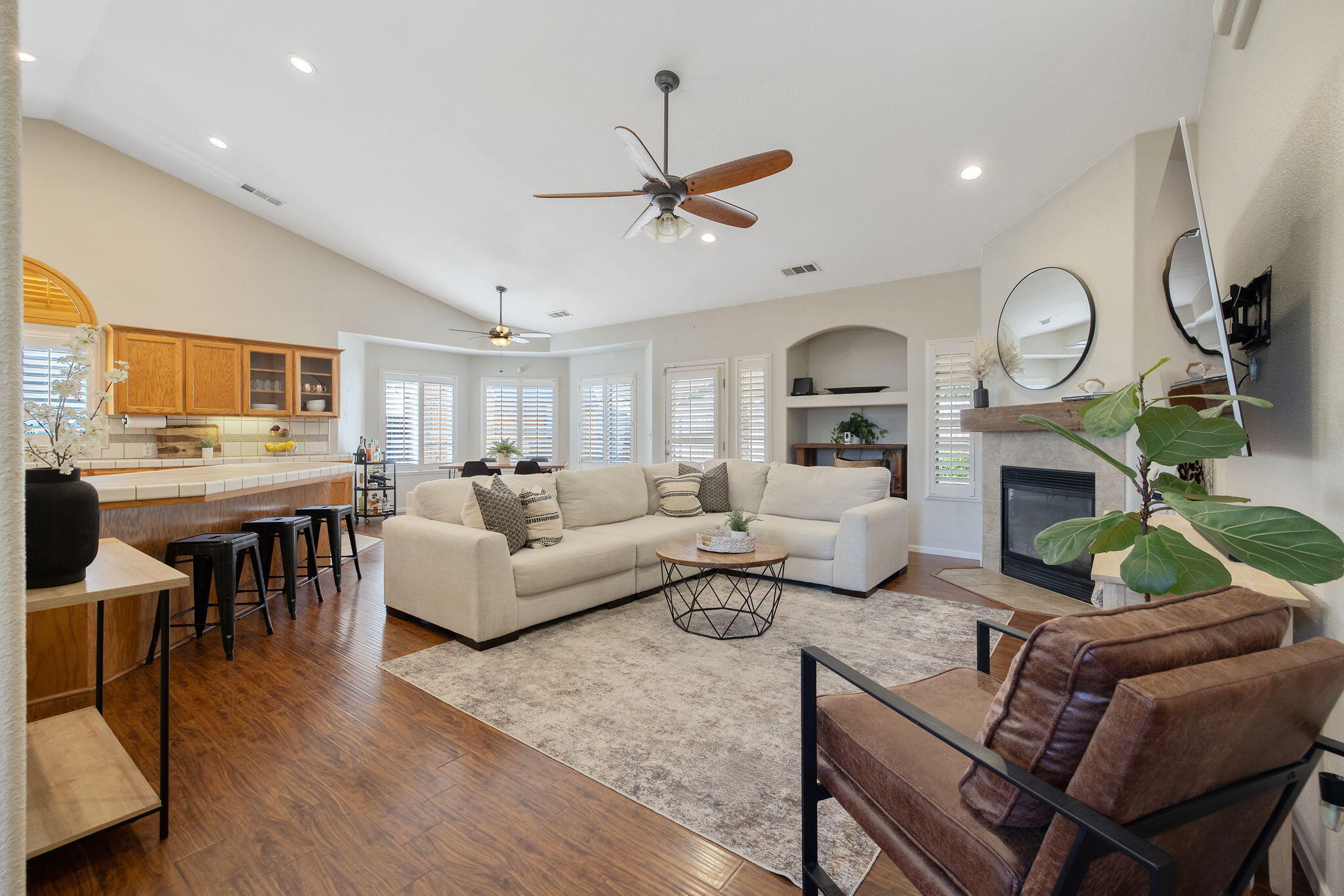 2600 W Oakridge Ave, Visalia, CA 93291