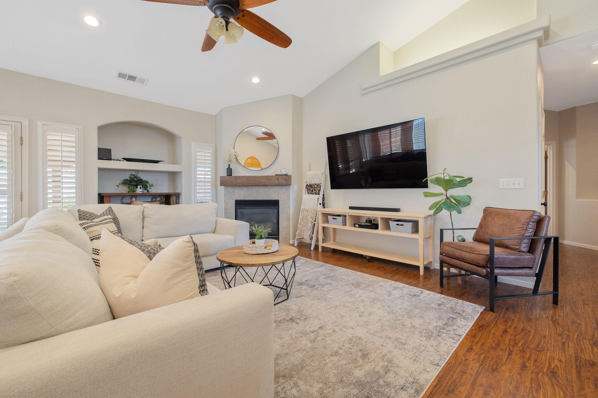 2600 W Oakridge Ave, Visalia, CA 93291