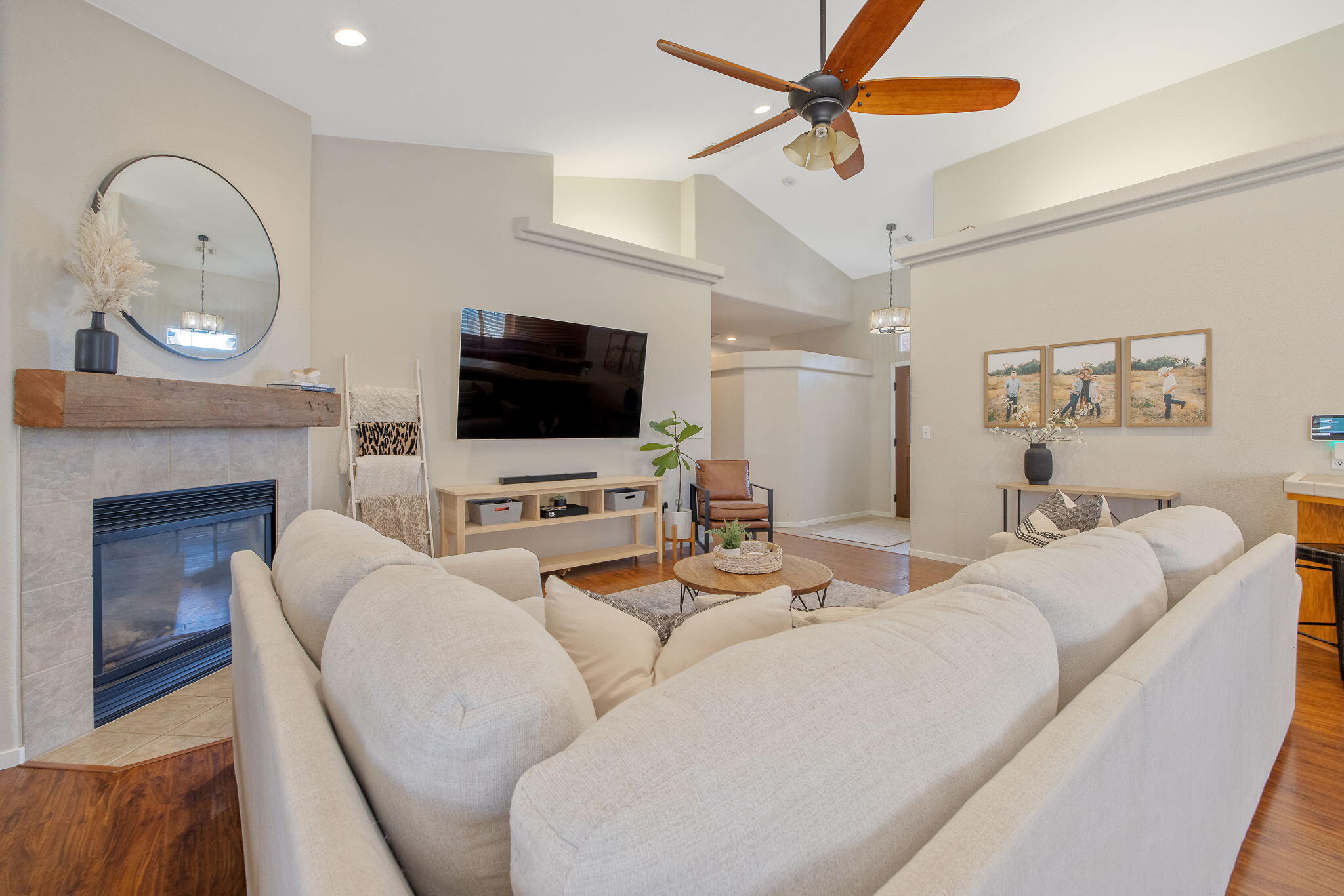 2600 W Oakridge Ave, Visalia, CA 93291