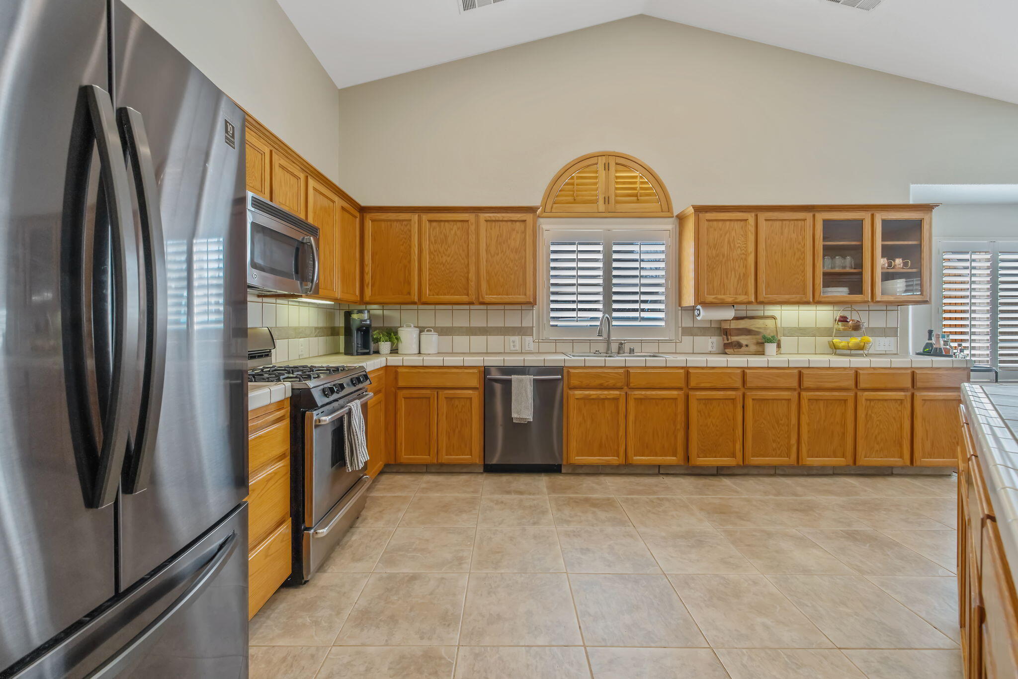 2600 W Oakridge Ave, Visalia, CA 93291