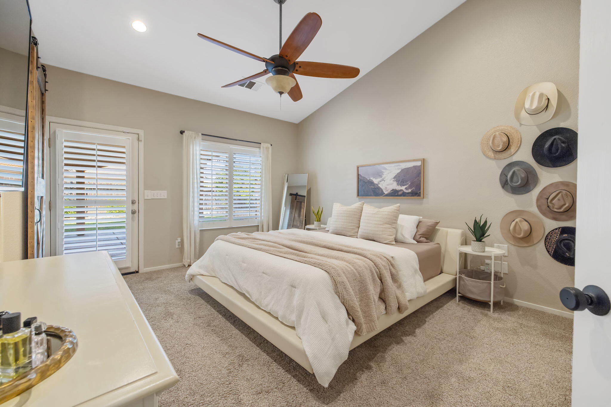 2600 W Oakridge Ave, Visalia, CA 93291