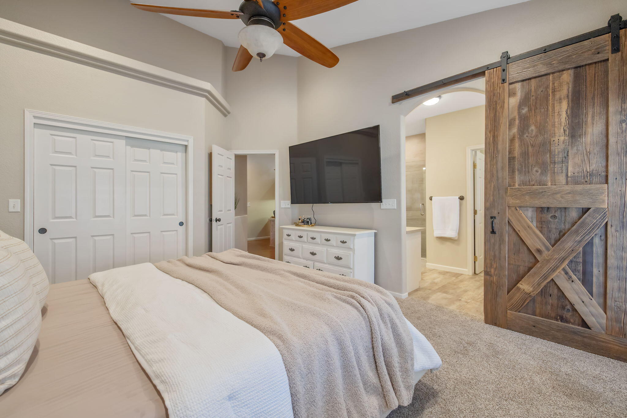 2600 W Oakridge Ave, Visalia, CA 93291