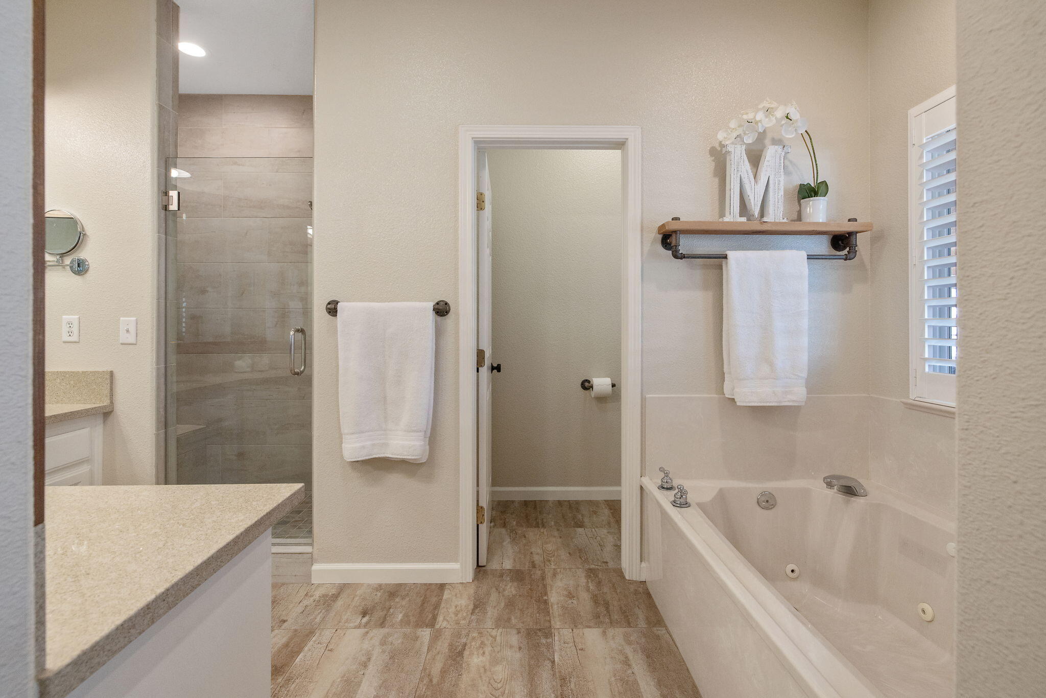 2600 W Oakridge Ave, Visalia, CA 93291