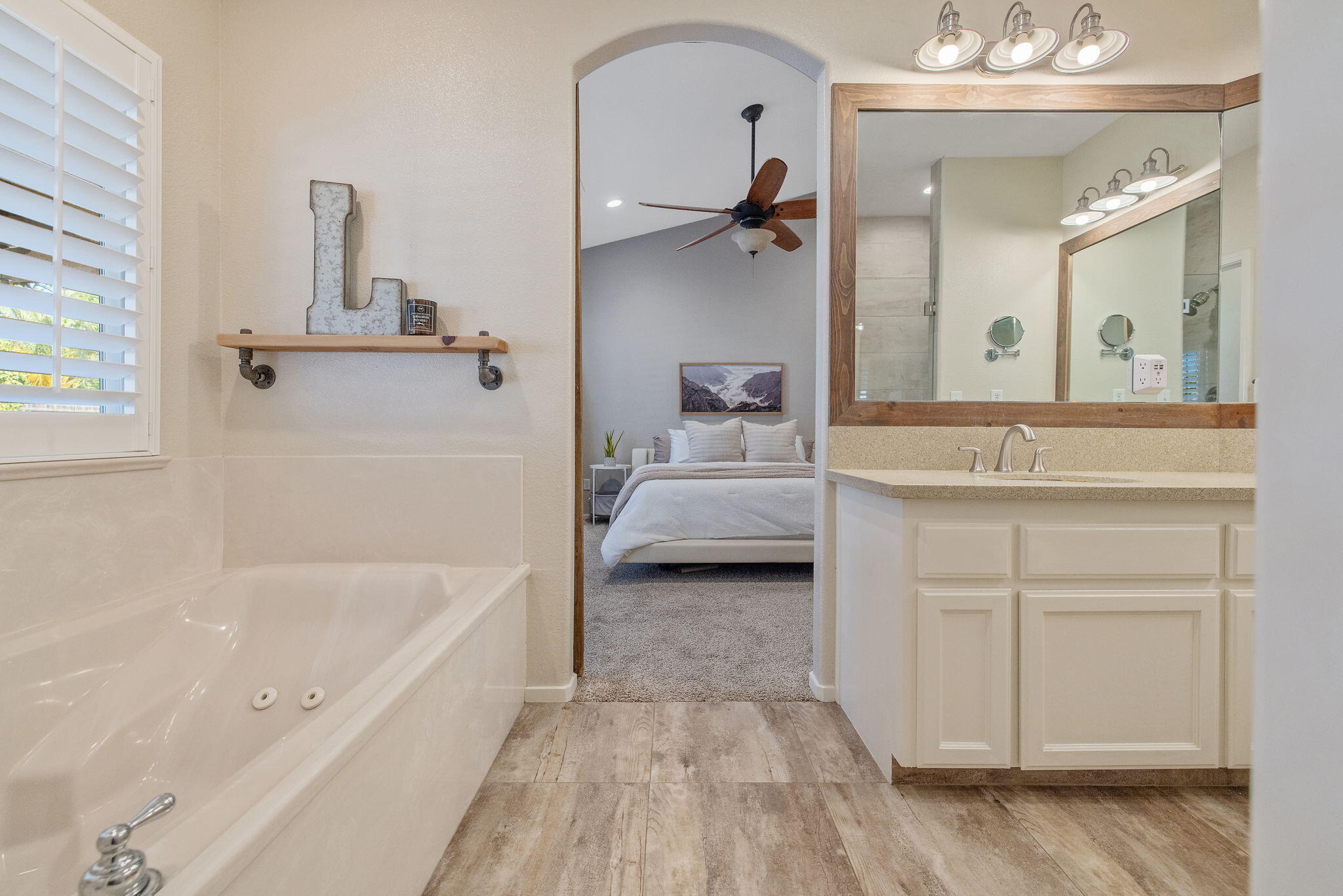 2600 W Oakridge Ave, Visalia, CA 93291