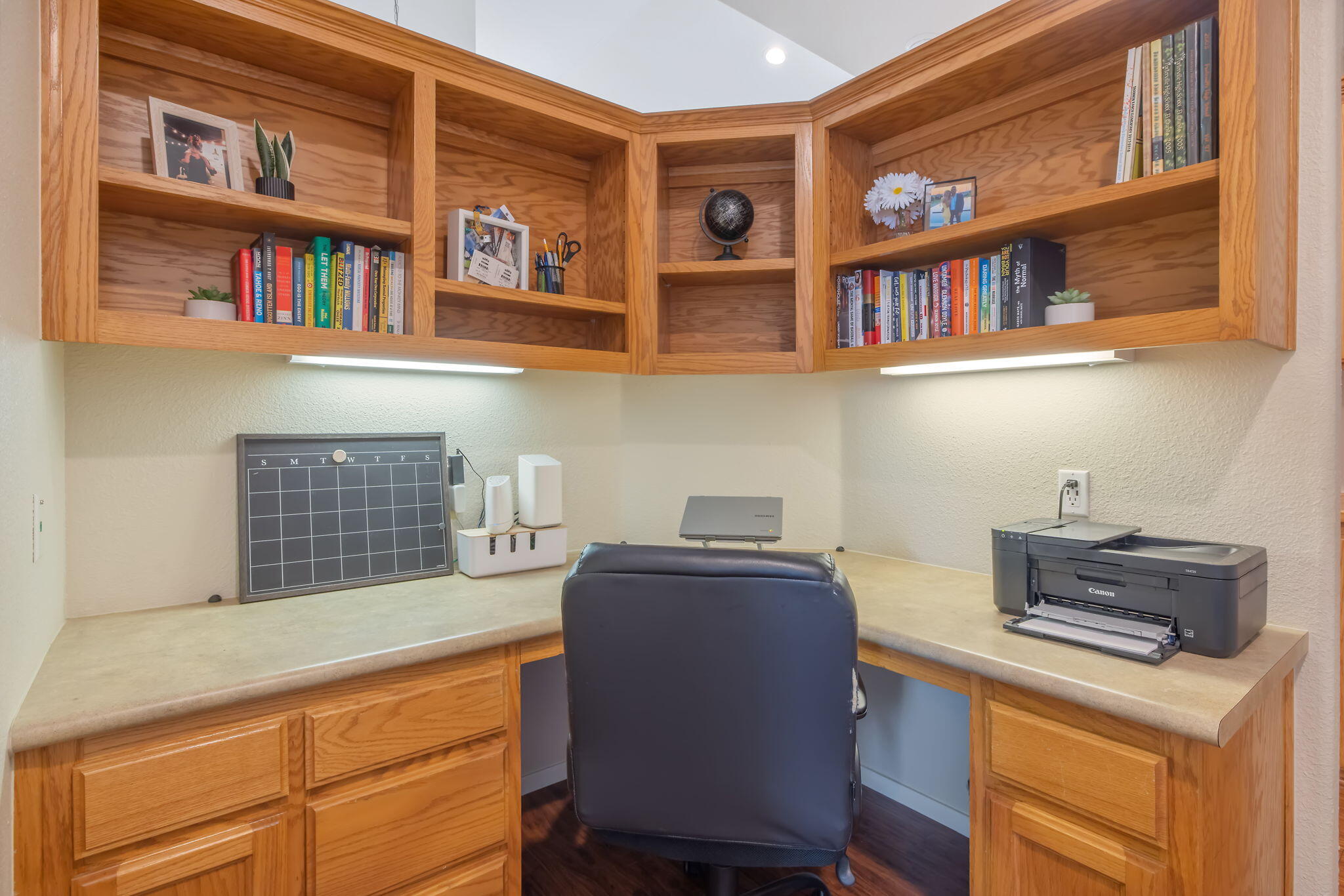 2600 W Oakridge Ave, Visalia, CA 93291