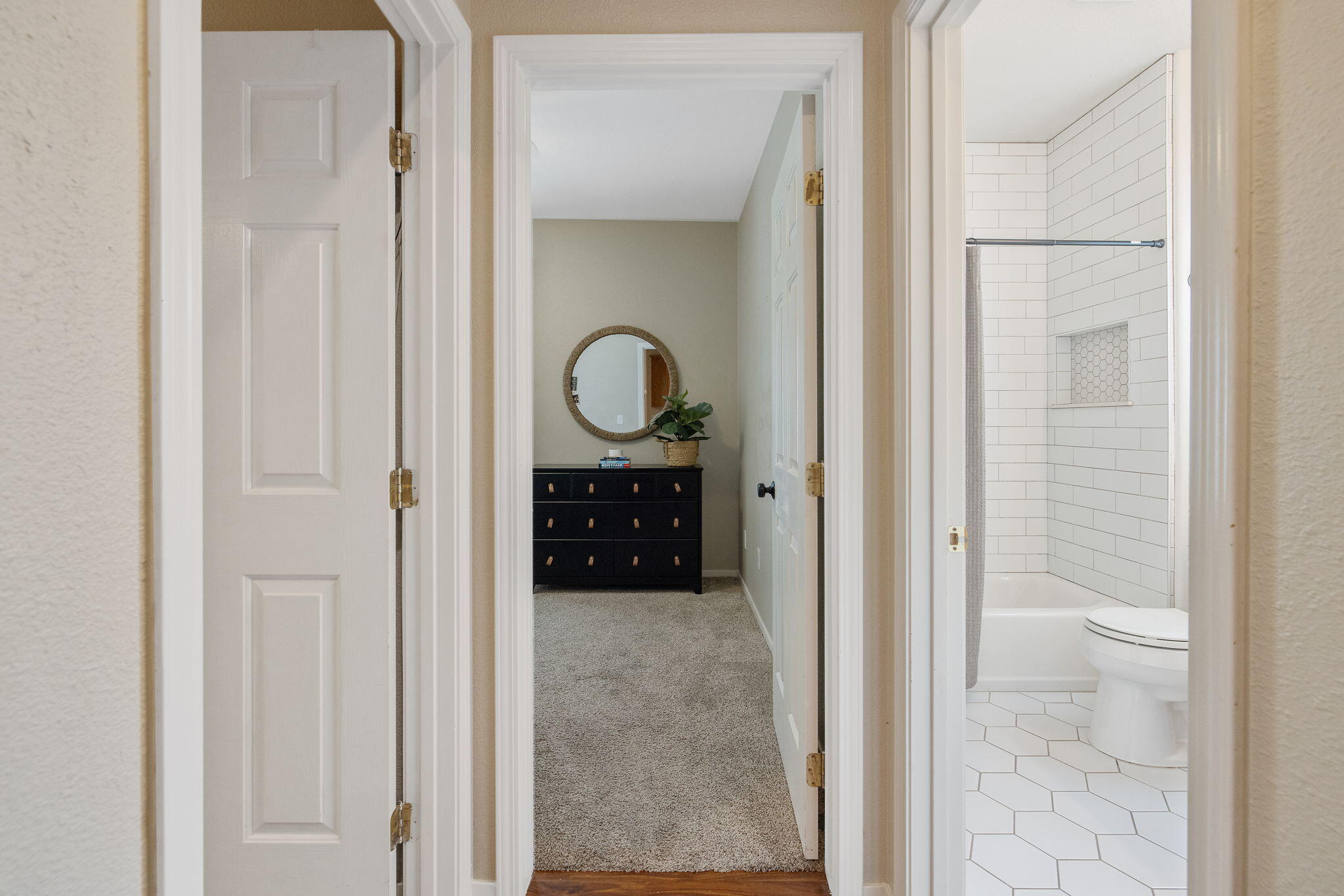 2600 W Oakridge Ave, Visalia, CA 93291