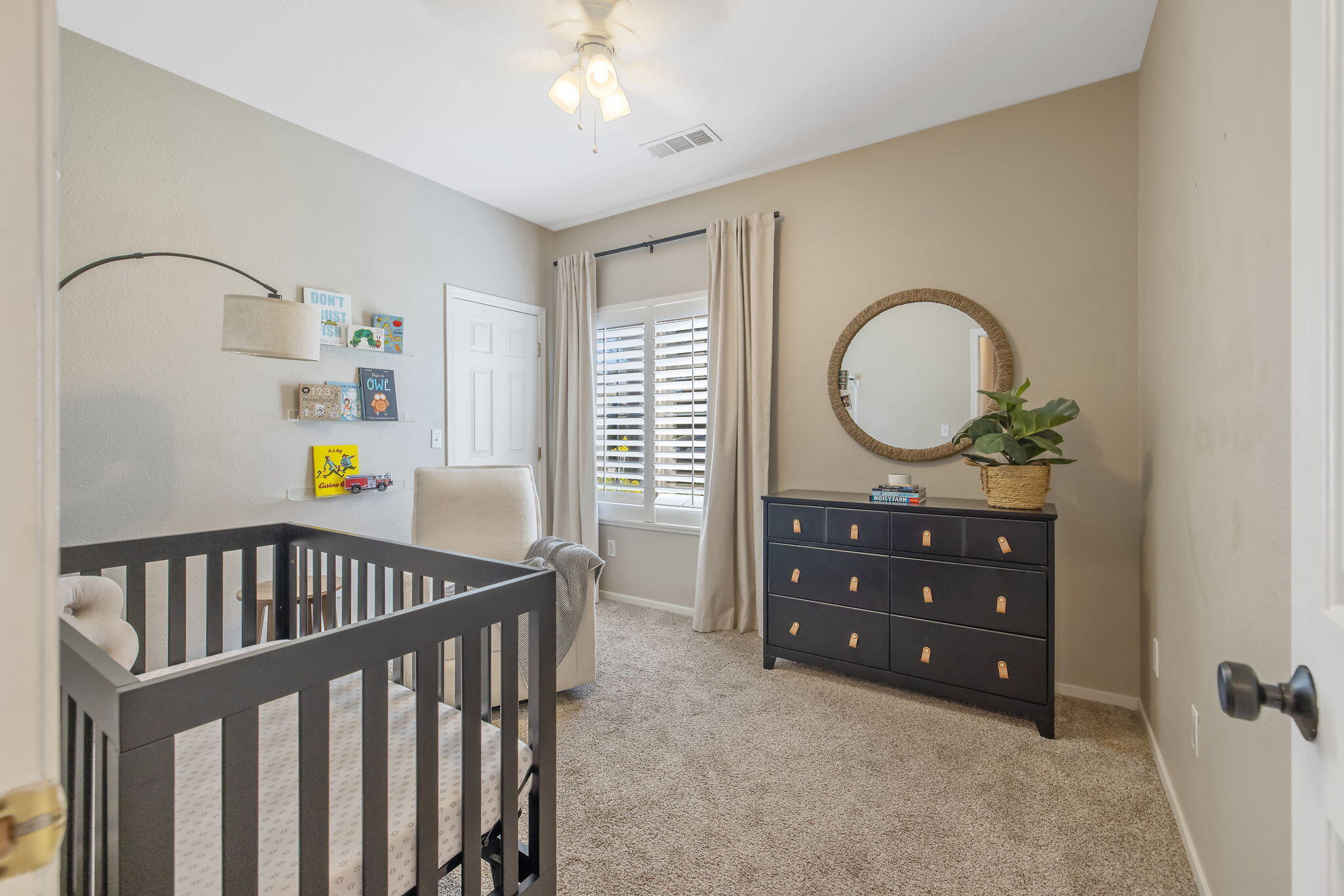 2600 W Oakridge Ave, Visalia, CA 93291