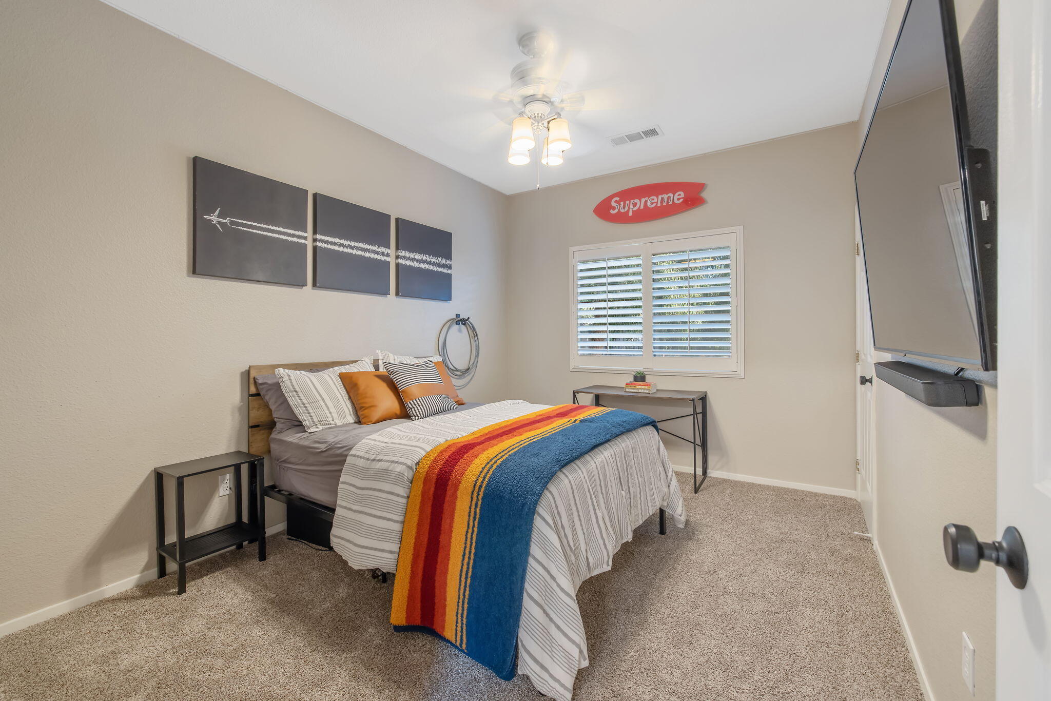 2600 W Oakridge Ave, Visalia, CA 93291