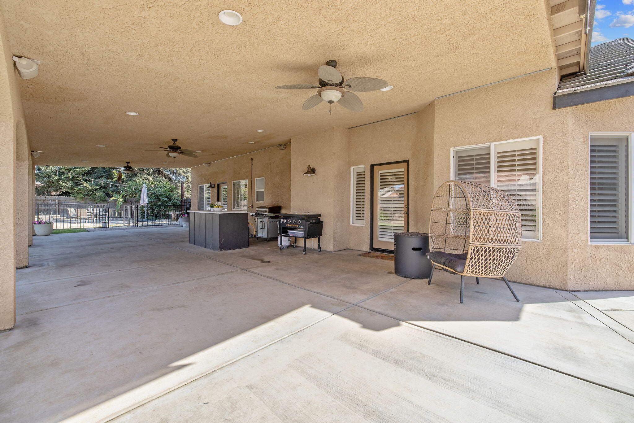 2600 W Oakridge Ave, Visalia, CA 93291