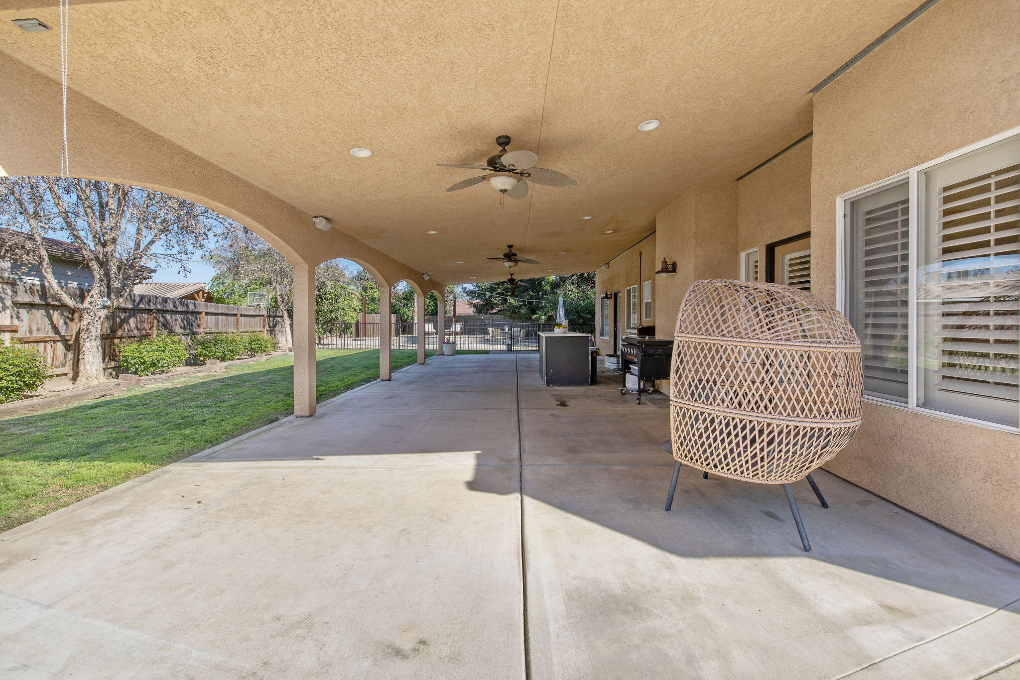 2600 W Oakridge Ave, Visalia, CA 93291