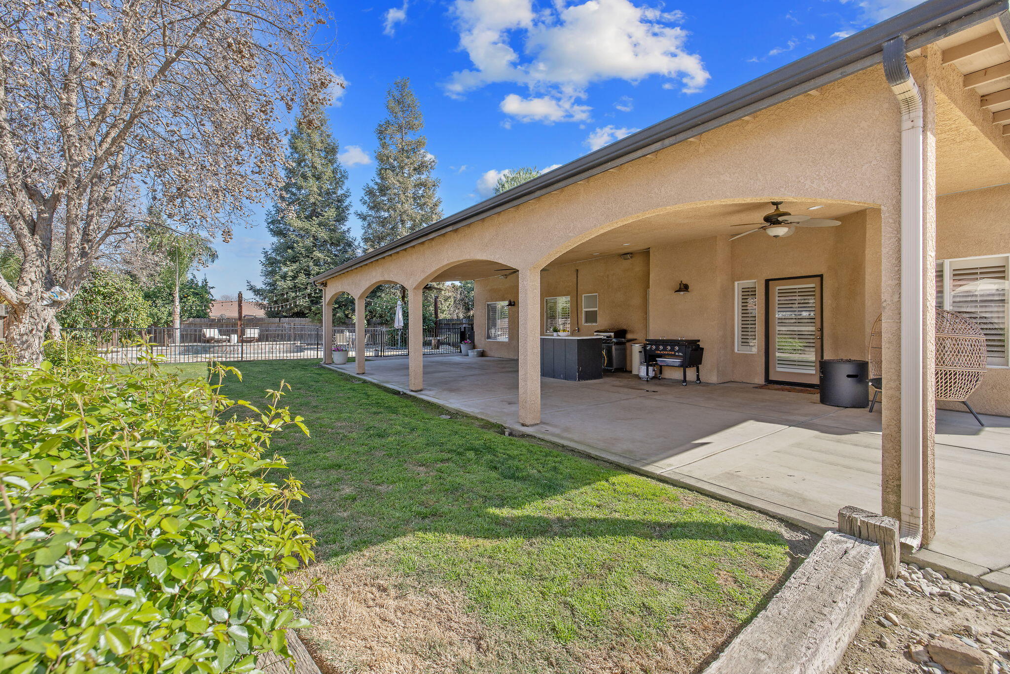 2600 W Oakridge Ave, Visalia, CA 93291