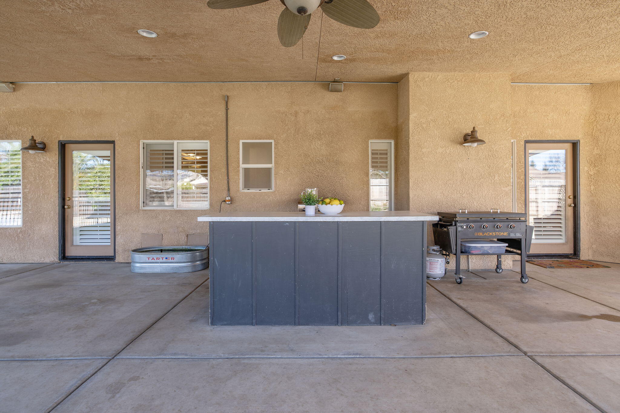 2600 W Oakridge Ave, Visalia, CA 93291