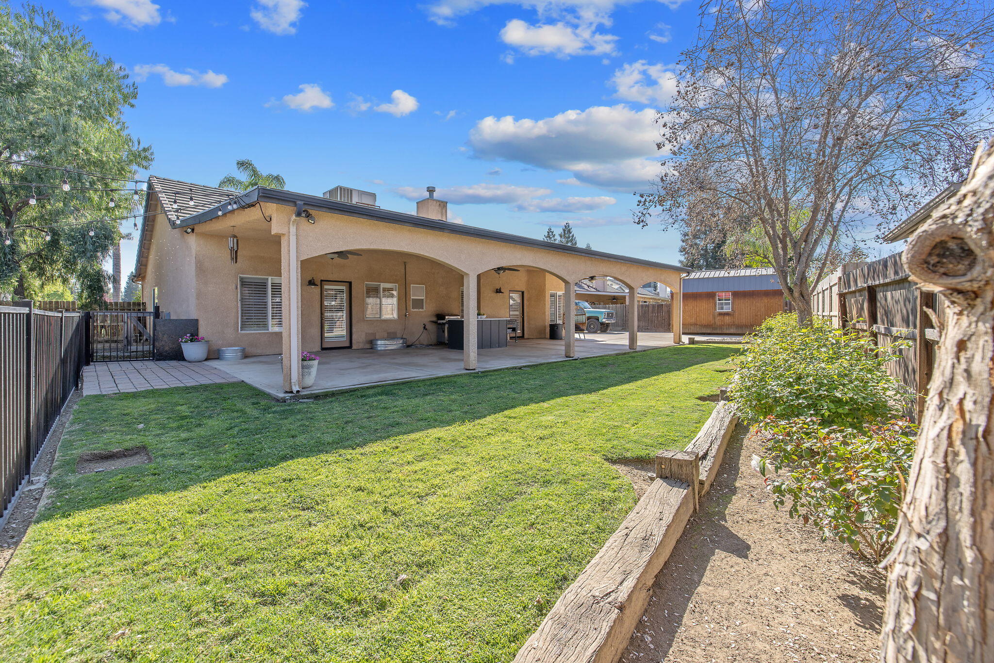 2600 W Oakridge Ave, Visalia, CA 93291