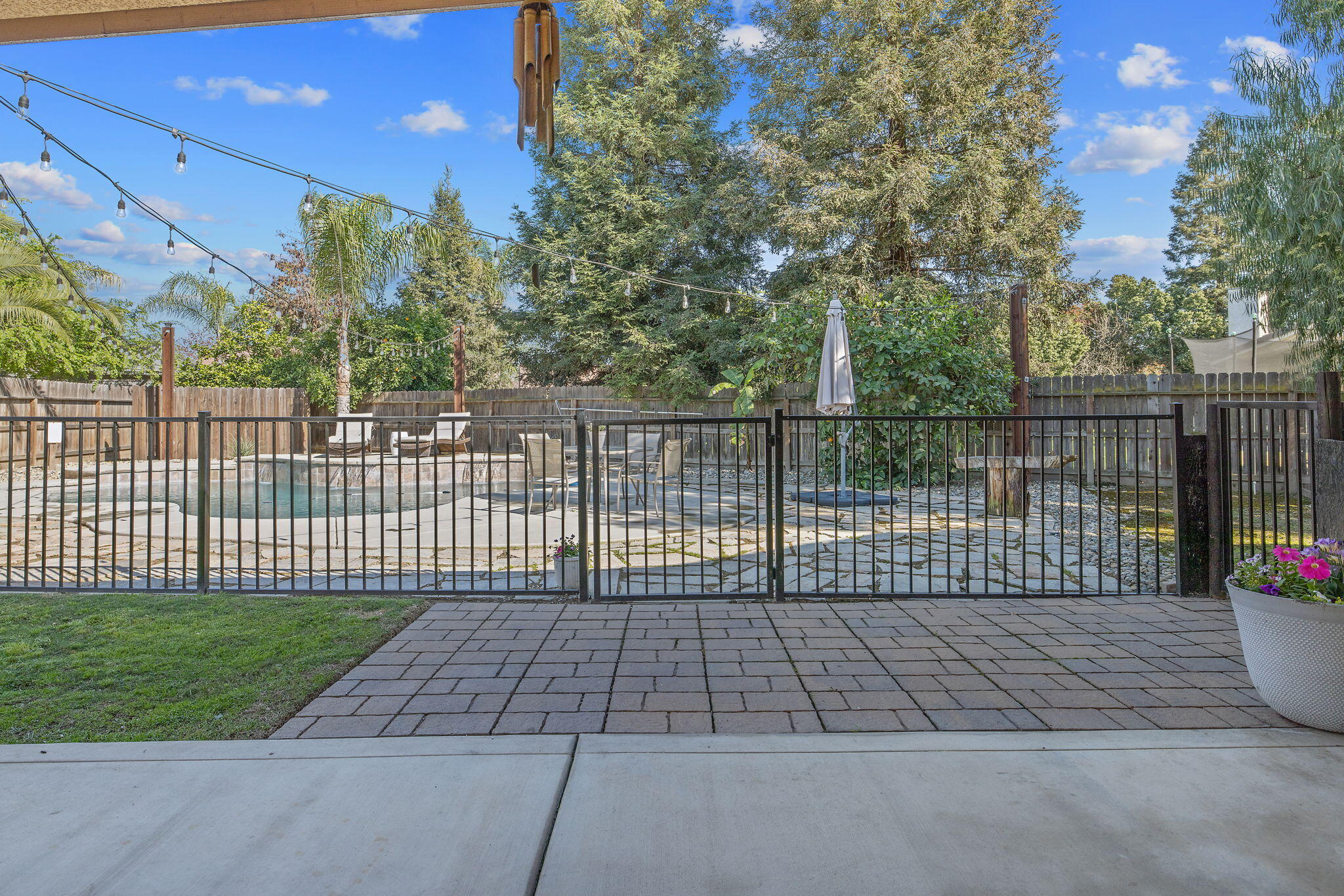 2600 W Oakridge Ave, Visalia, CA 93291