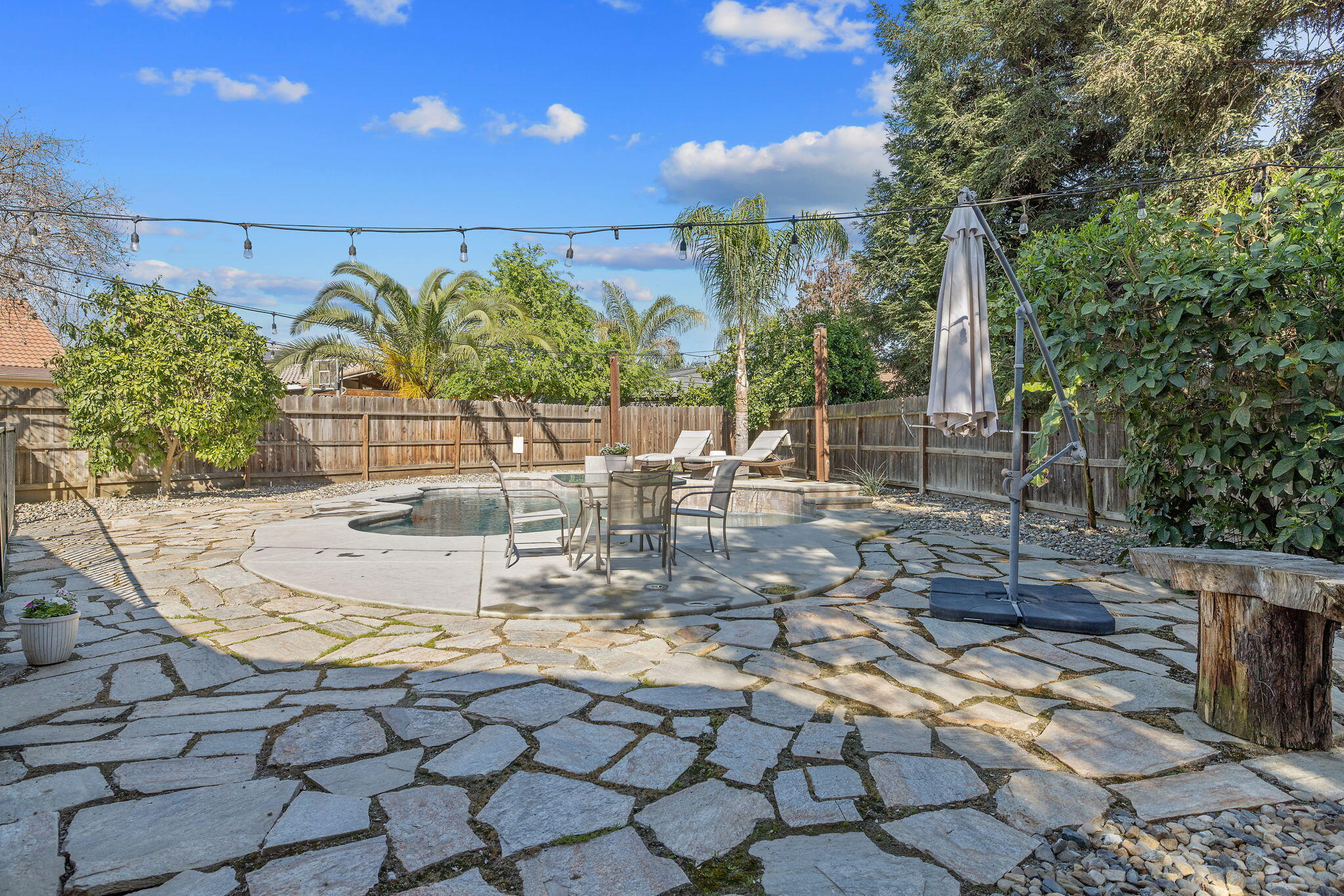 2600 W Oakridge Ave, Visalia, CA 93291