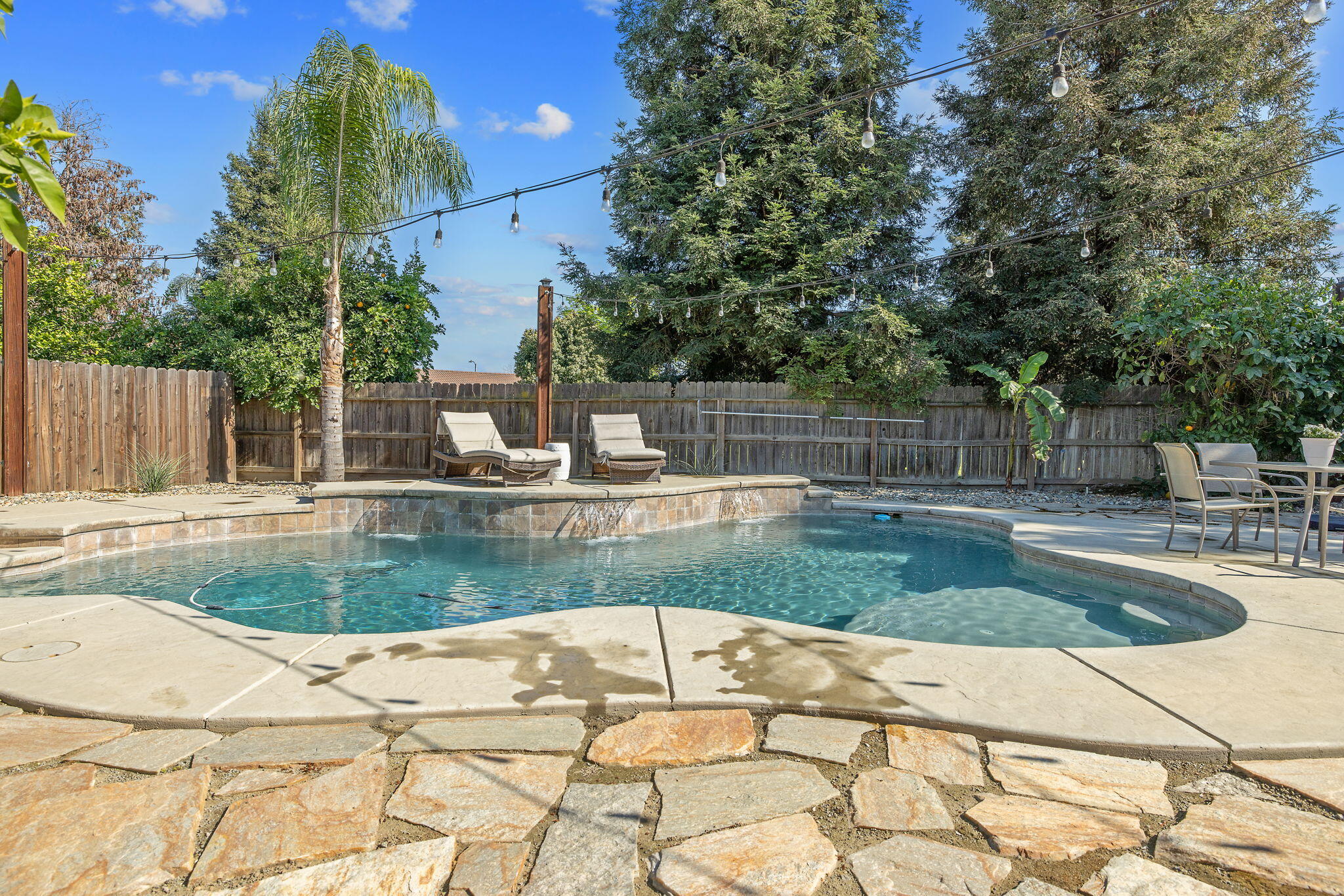 2600 W Oakridge Ave, Visalia, CA 93291