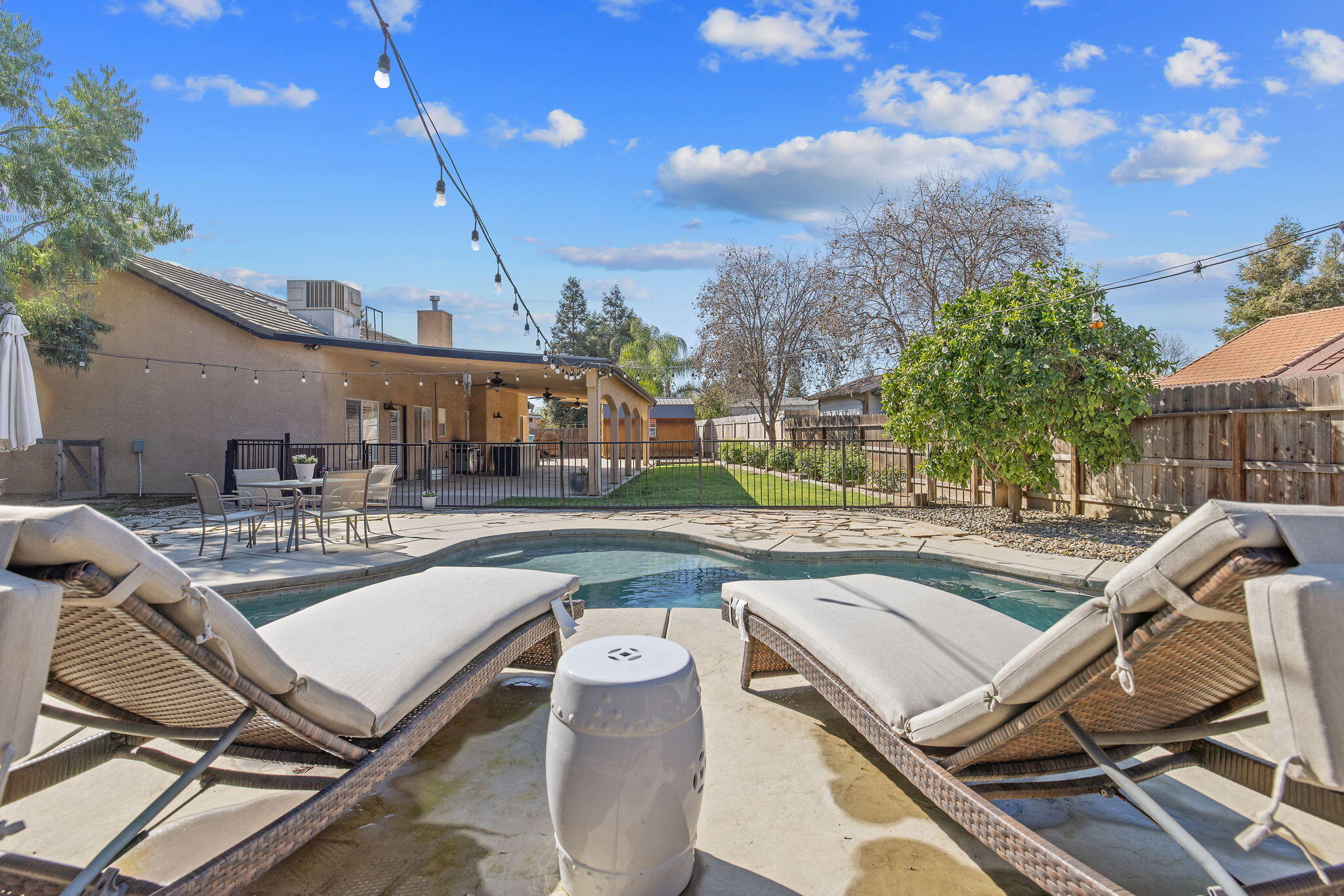 2600 W Oakridge Ave, Visalia, CA 93291