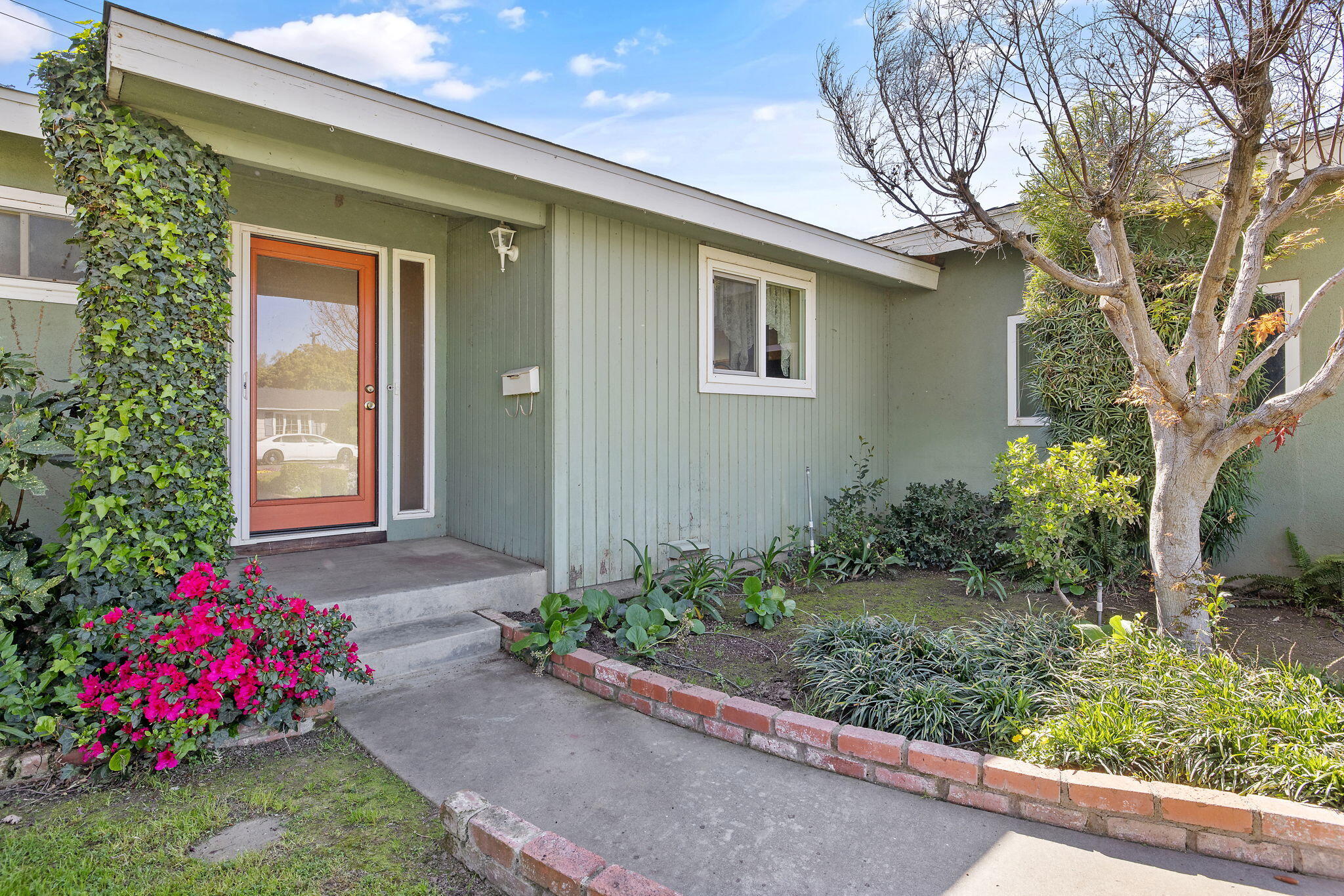 2303 W Cambridge Ave, Visalia, CA 93277