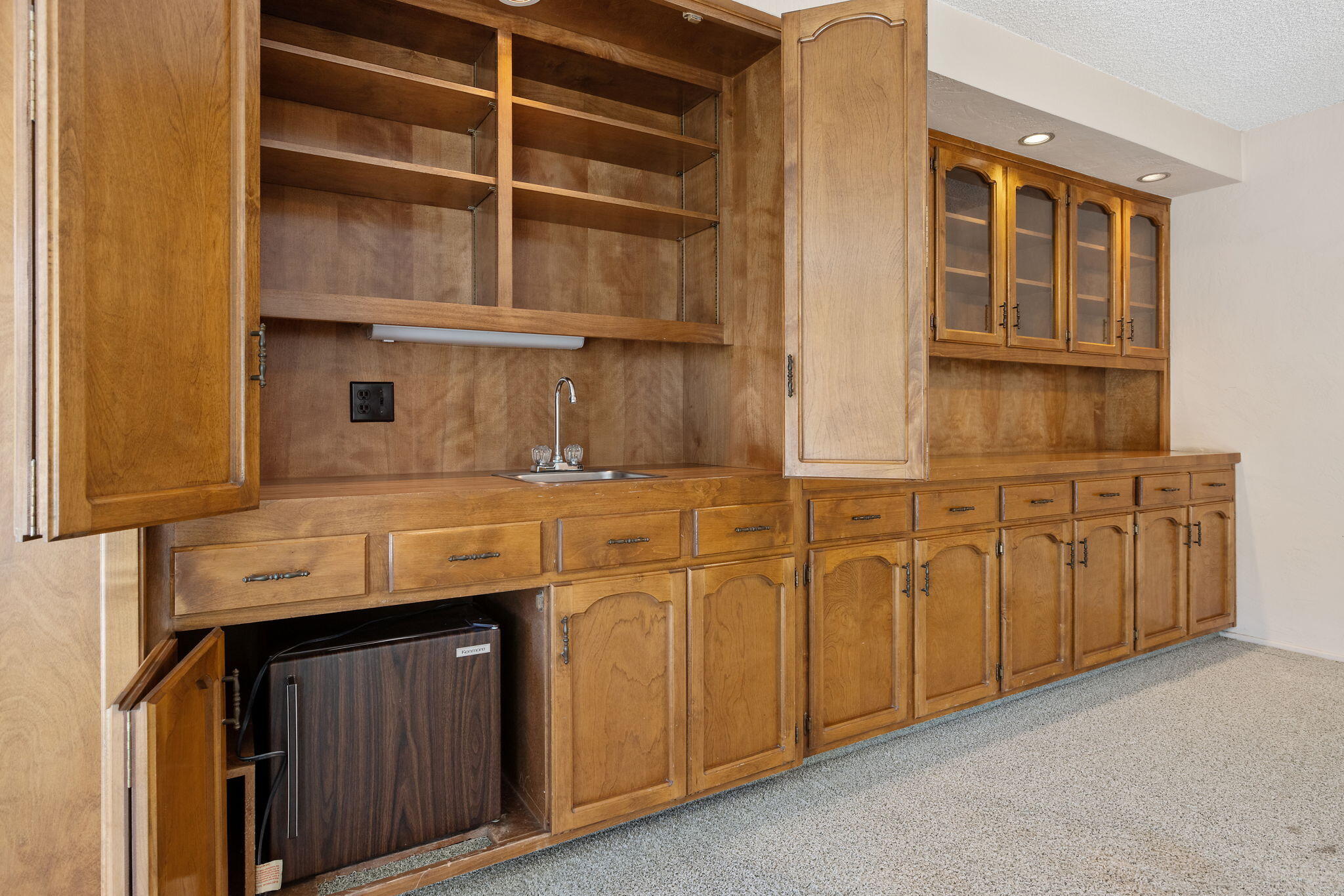 2303 W Cambridge Ave, Visalia, CA 93277