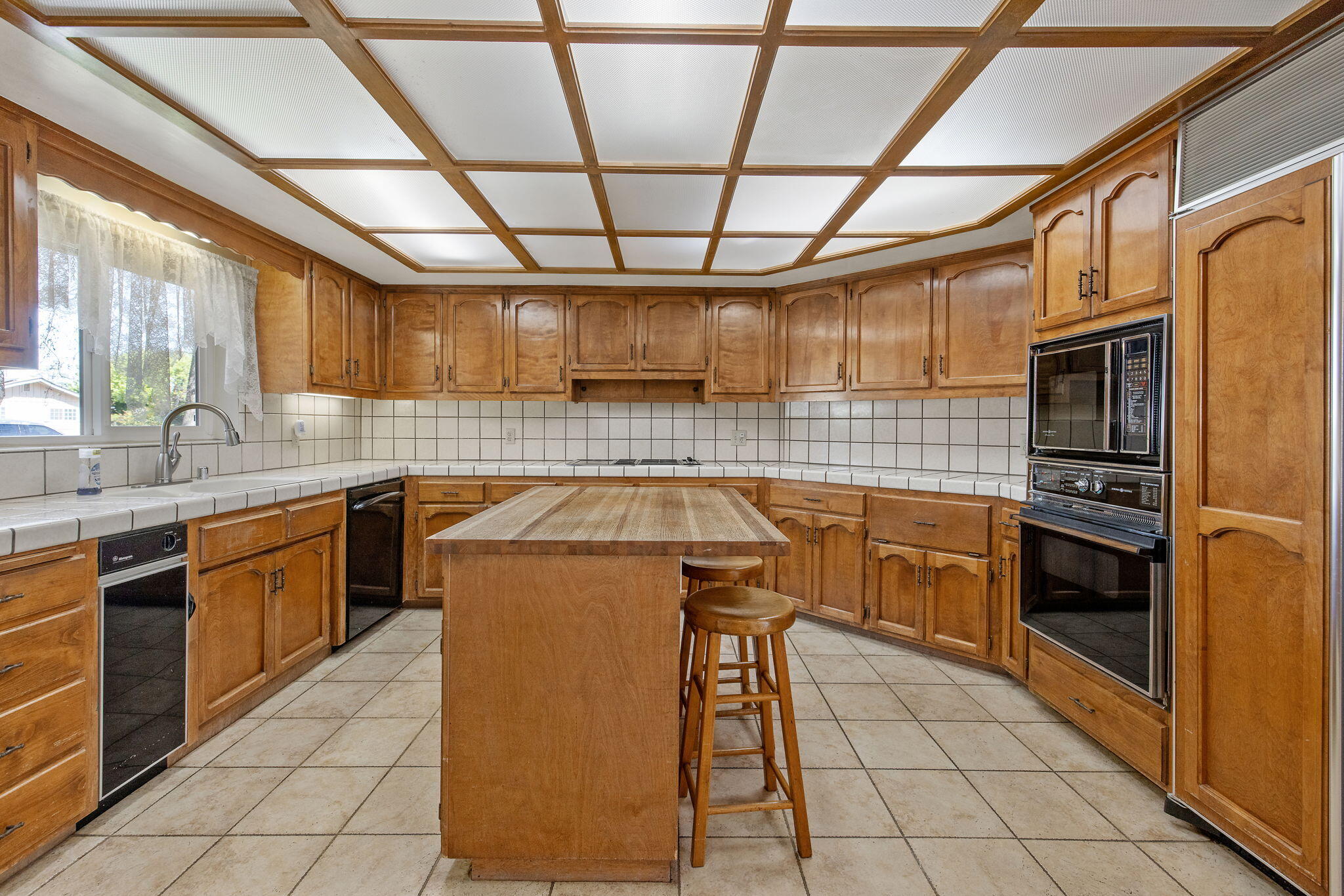 2303 W Cambridge Ave, Visalia, CA 93277