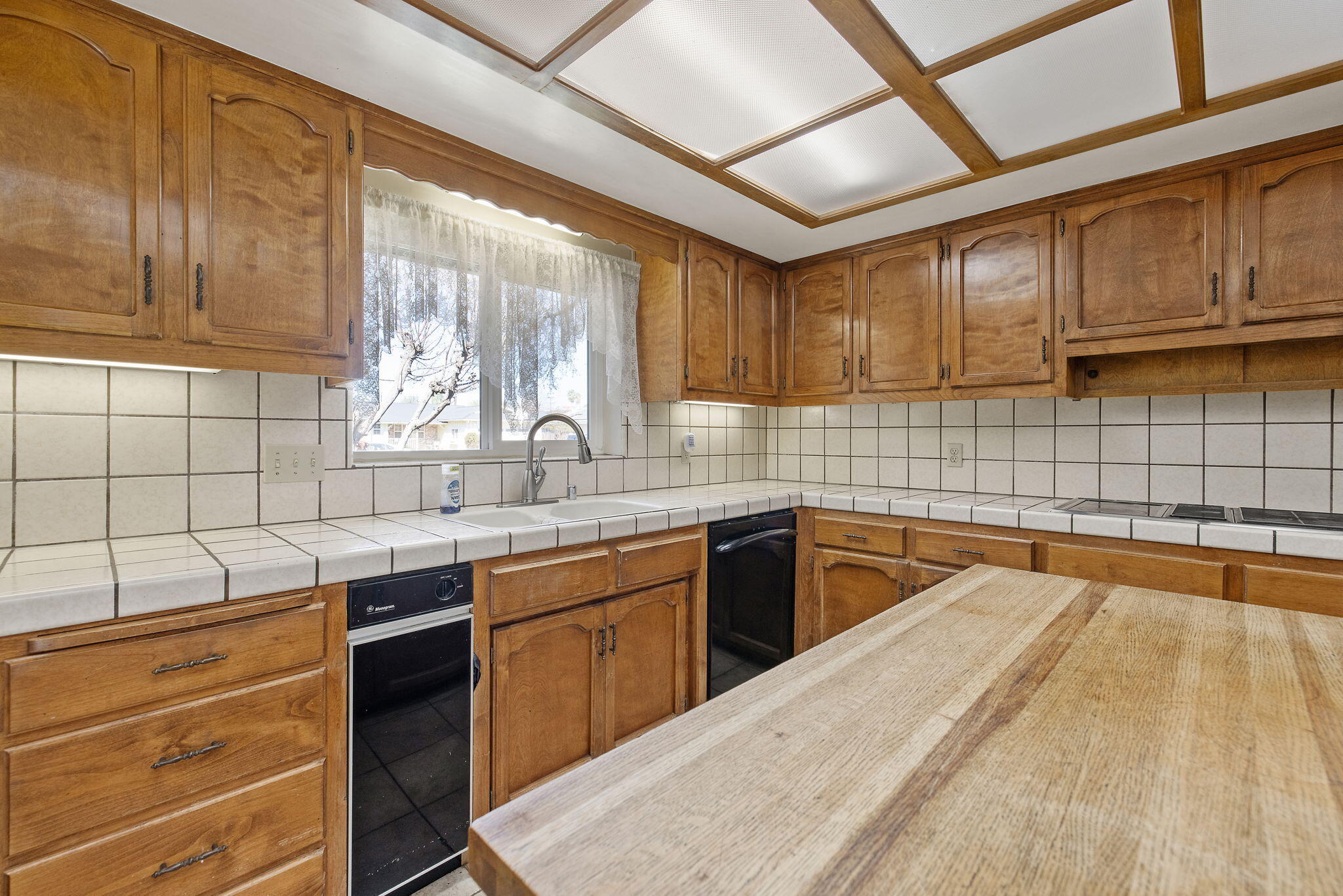 2303 W Cambridge Ave, Visalia, CA 93277